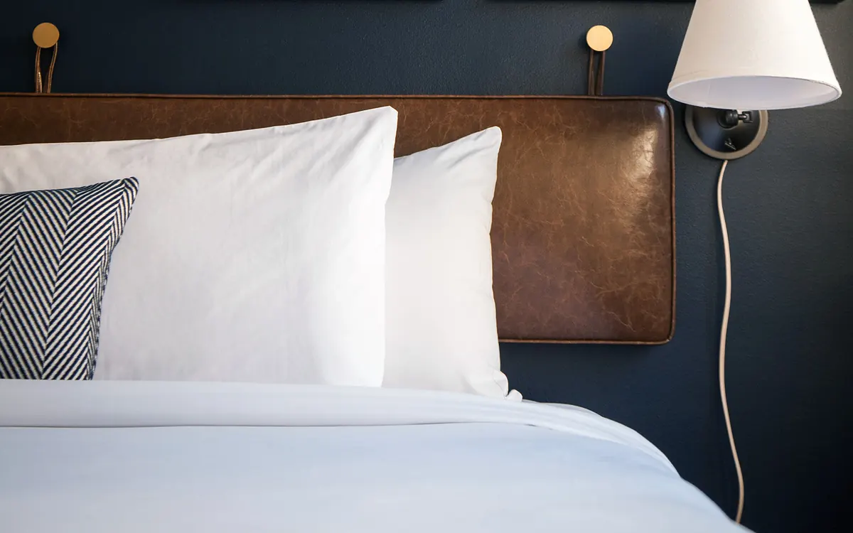 Contemporary Full - Image 1